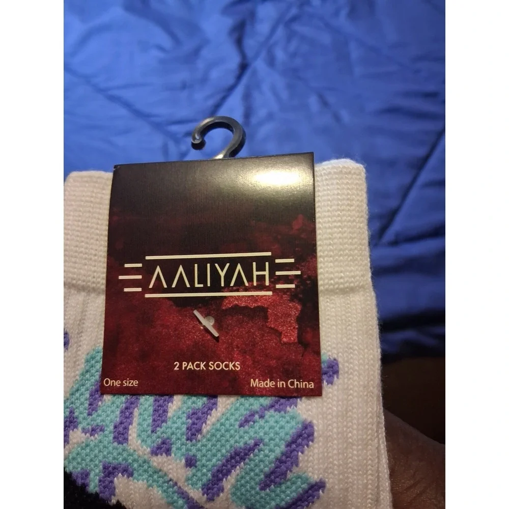 Aaliyah Ripple Junction 2 Pack Crew Socks Colorful Poses Music R&B NWT OS
